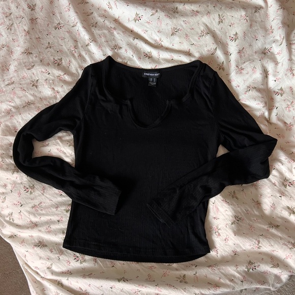 Black Stretchy Ribbed Cropped Long Sleeve - Picture 1 of 3
